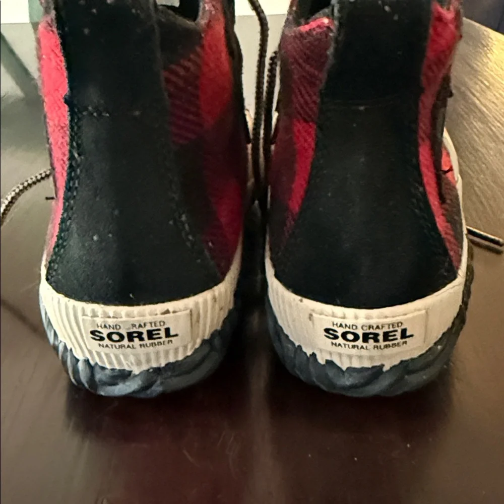 Sorel Women’s Plaid Black and Red Boots Size 6.5 - Picture 4 of 6